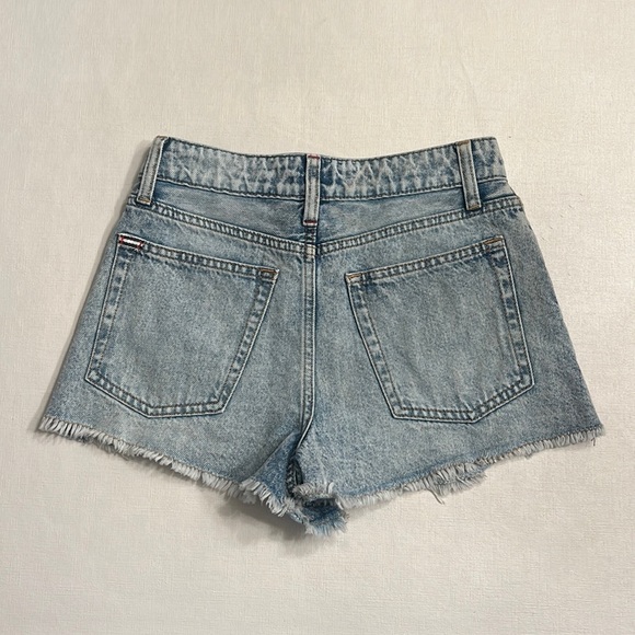 ALICE + OLIVIA AMAZING HIGH RISE DENIM VINTAGE SHORT ROCKSTAR BLUE - Picture 5 of 9